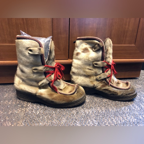 Seal Hide Boots - Picture 1 of 5